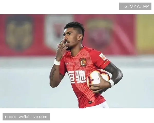 保利尼奥的职业轨迹：从巴甲崛起到中超再出发