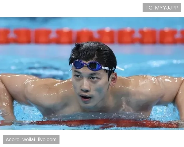 汪顺家的冰箱里只放蛋白粉和冰块